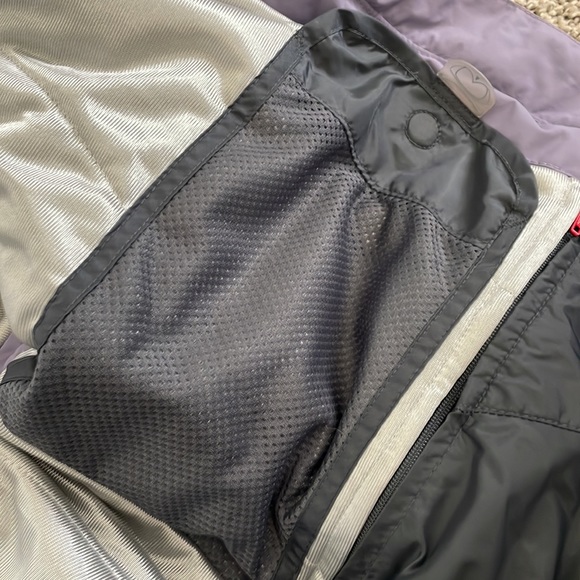 Helly Hansen Ski Coat, Size Medium, Lavender with white details - Picture 10 of 16